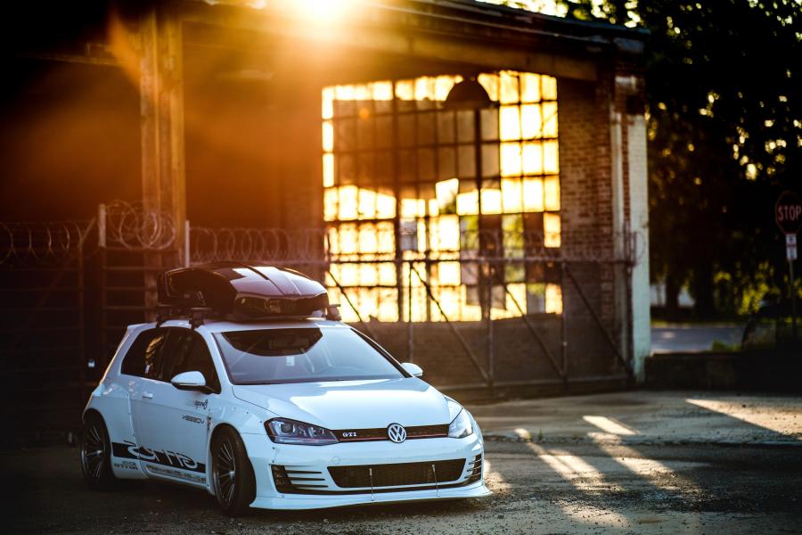  Volkswagen Golf GTI RS Concept 2017 года  (фото 1 из 9)